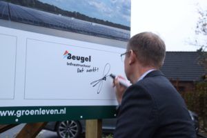 Beugel-zonnepark-ondertekening-300x200